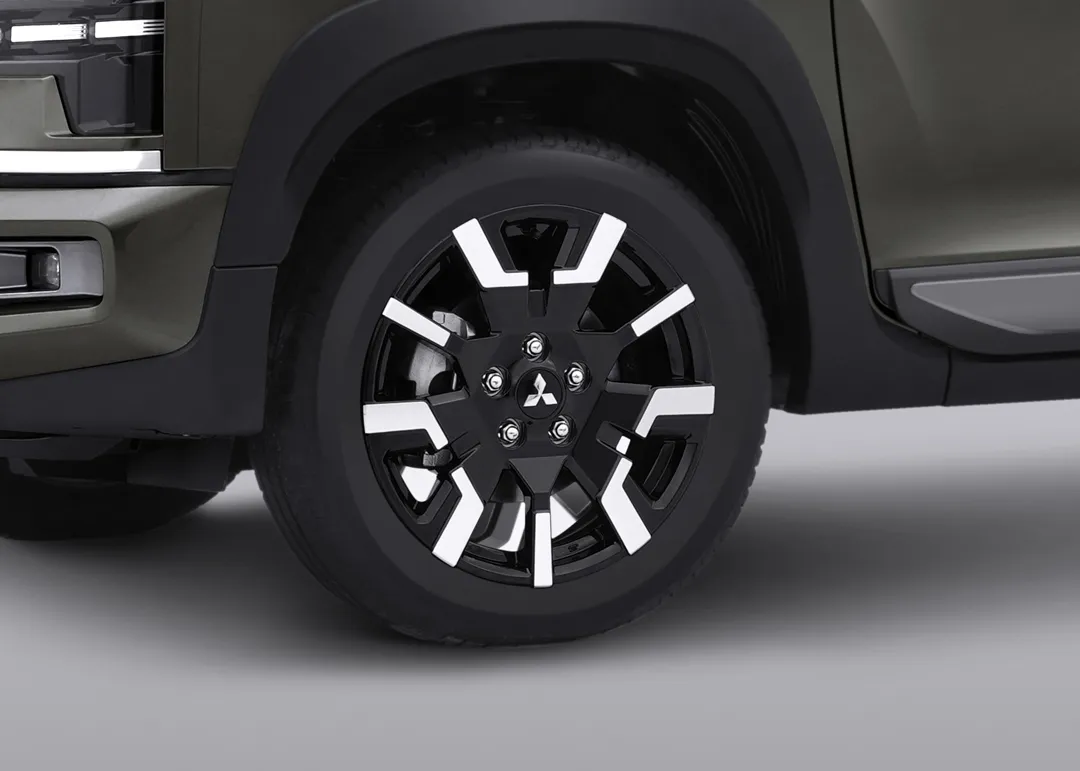 mitsubishi xpander cross-17-inch-alloy-wheel
