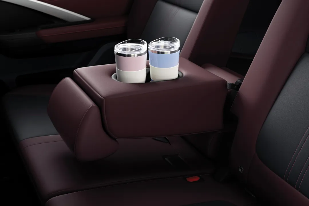 mitsubishi xpander cross-2nd-row-armrest